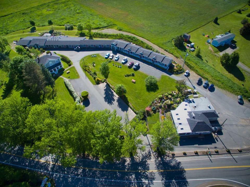 Evangeline Inn & Motel Grand pré Esterno foto